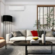Climatiseur mural Mitsubishi MSZ-RW dans un salon contemporain